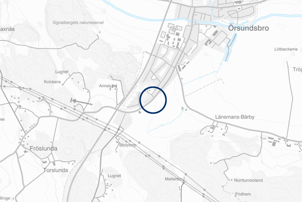 Kartbild över centrala Örsundsbro. En blå cirkel pekar ut Rymningen på kartan.