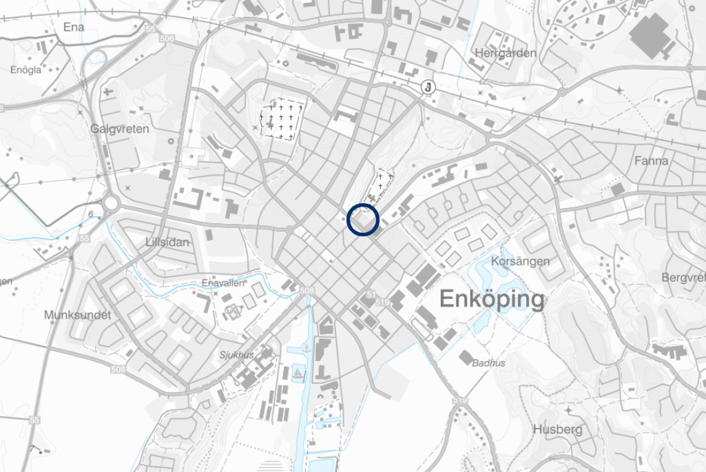 Kartbild över centrala Enköping. En liten cirkel på kartan pekar ut var Gymnastikhuset ligger.