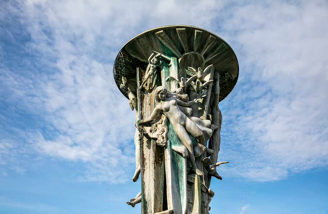 Bild på fontänen som finns på stora torget i Enköping.